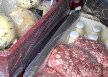 Atklāj nelegālu ražotni, izņem divas tonnas produktu