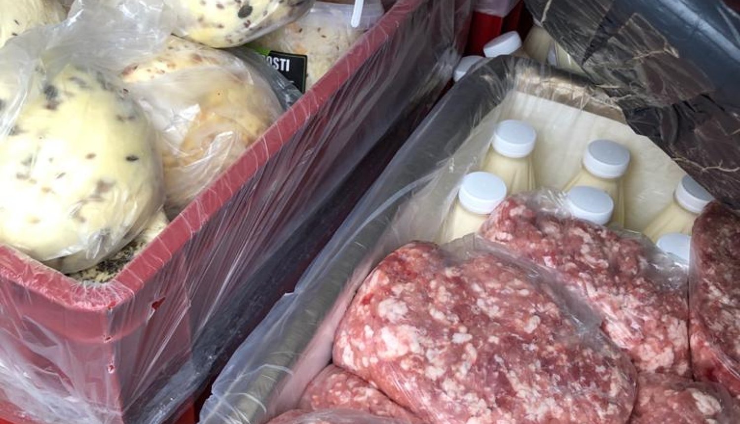 Atklāj nelegālu ražotni, izņem divas tonnas produktu