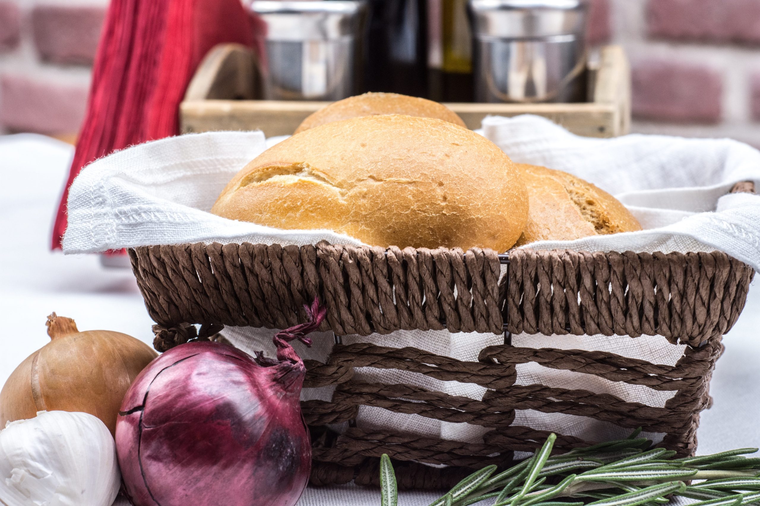 Sīpoli un maize krietni dārgāki