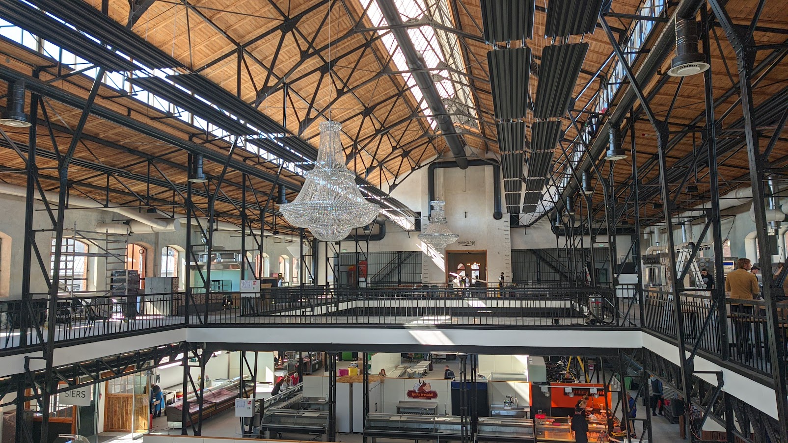 Āgenskalna vēsturiskais paviljons ver durvis